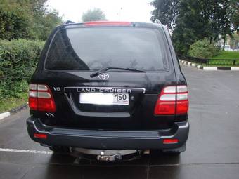 2004 Toyota Land Cruiser Photos