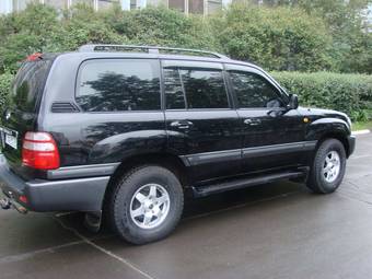 2004 Toyota Land Cruiser Pictures