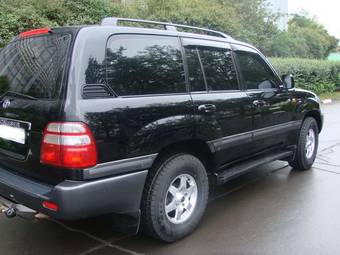 2004 Toyota Land Cruiser Photos