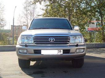 2004 Toyota Land Cruiser Photos