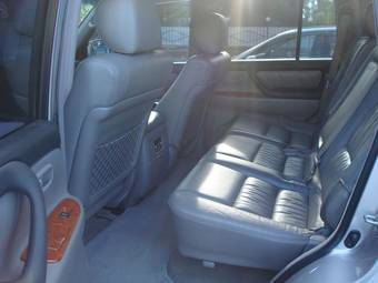 2004 Toyota Land Cruiser Pictures