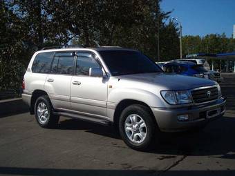 2004 Toyota Land Cruiser Pictures