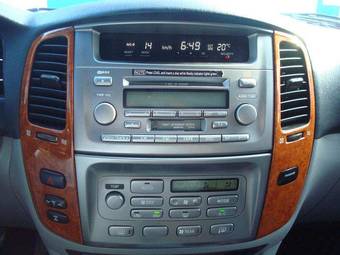 2004 Toyota Land Cruiser Pictures