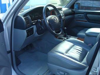 2004 Toyota Land Cruiser Pics