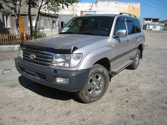 2004 Toyota Land Cruiser Photos