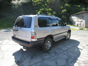 2004 Toyota Land Cruiser Photos