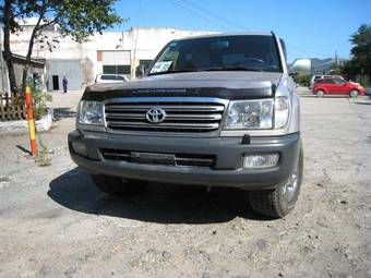 2004 Toyota Land Cruiser Pictures