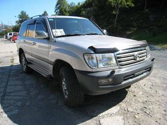 2004 Toyota Land Cruiser Photos