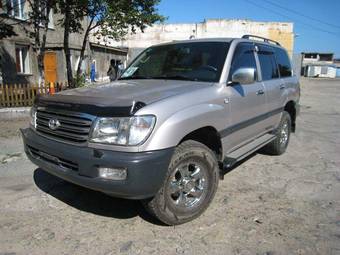 2004 Toyota Land Cruiser Images