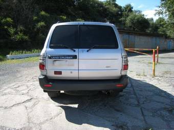 2004 Toyota Land Cruiser Pictures
