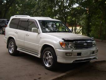 2004 Toyota Land Cruiser Photos