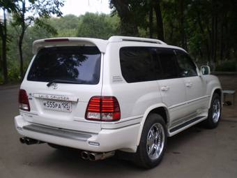 2004 Toyota Land Cruiser Pictures