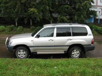 2004 Toyota Land Cruiser Pictures