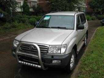 2004 Toyota Land Cruiser Photos