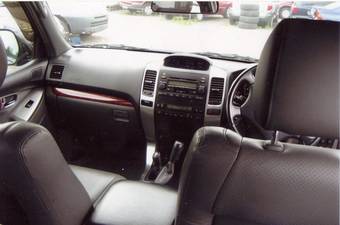 2004 Toyota Land Cruiser Images