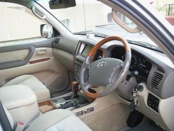 2004 Toyota Land Cruiser Photos