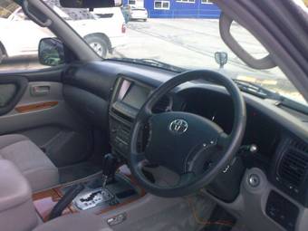 2004 Toyota Land Cruiser Photos