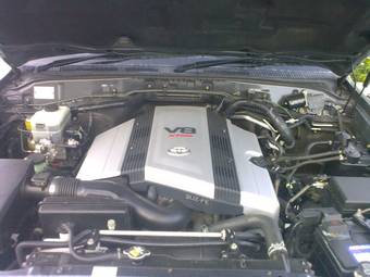 2004 Toyota Land Cruiser Pictures