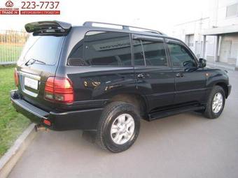 2004 Toyota Land Cruiser Photos