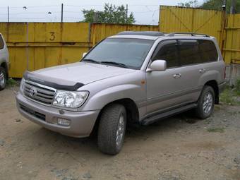 2004 Toyota Land Cruiser Pictures