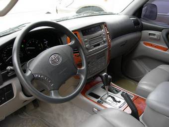 2004 Toyota Land Cruiser Photos