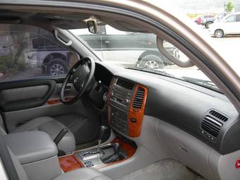 2004 Toyota Land Cruiser Photos