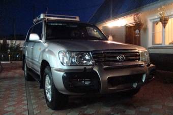 2004 Toyota Land Cruiser Photos