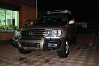 2004 Toyota Land Cruiser Pictures