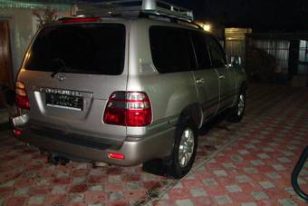 2004 Toyota Land Cruiser Photos