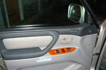 2004 Toyota Land Cruiser Images