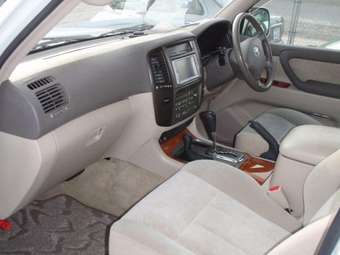 2005 Toyota Land Cruiser Images
