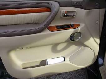 2005 Toyota Land Cruiser Pictures