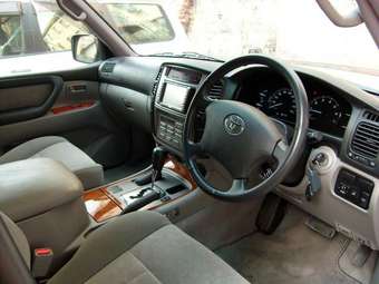 2005 Toyota Land Cruiser Photos