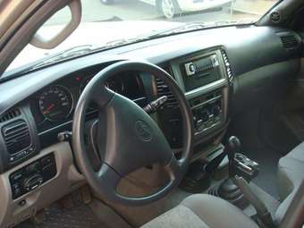 2005 Toyota Land Cruiser Photos