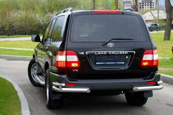 2005 Toyota Land Cruiser Photos