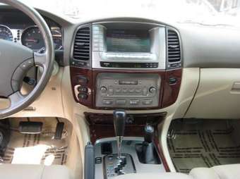 2005 Toyota Land Cruiser Pictures