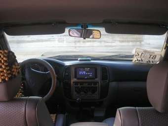 2005 Toyota Land Cruiser Photos
