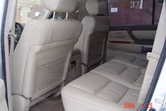 2005 Toyota Land Cruiser Photos