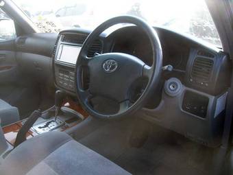 2005 Toyota Land Cruiser Photos