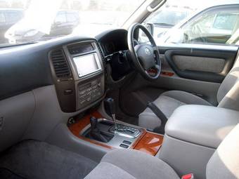 2005 Toyota Land Cruiser Pictures