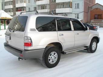 2005 Toyota Land Cruiser Pictures