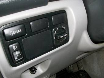 2005 Toyota Land Cruiser Pictures