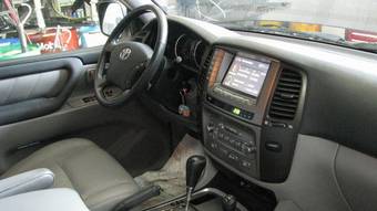 2005 Toyota Land Cruiser Pics