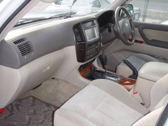 2005 Toyota Land Cruiser Pictures