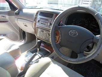 2005 Toyota Land Cruiser Photos