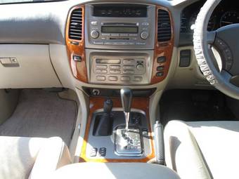 2005 Toyota Land Cruiser Pictures