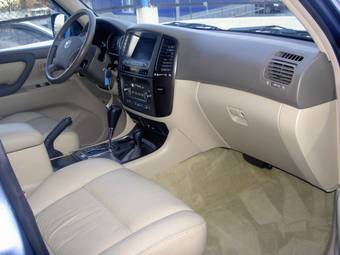 2005 Toyota Land Cruiser Pictures