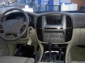 2005 Toyota Land Cruiser Photos