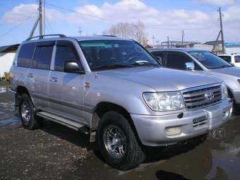 2005 Toyota Land Cruiser Photos