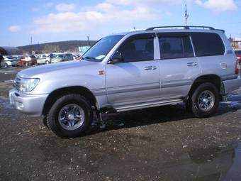 2005 Toyota Land Cruiser Photos